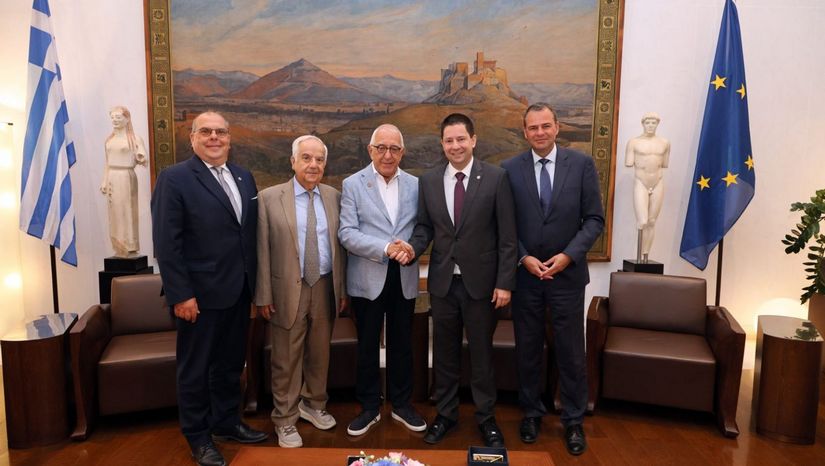 Το ΕΚΠΑ και η Βουλή των Ελλήνων θεμελιώνουν μια νέα στρατηγική συνεργασία