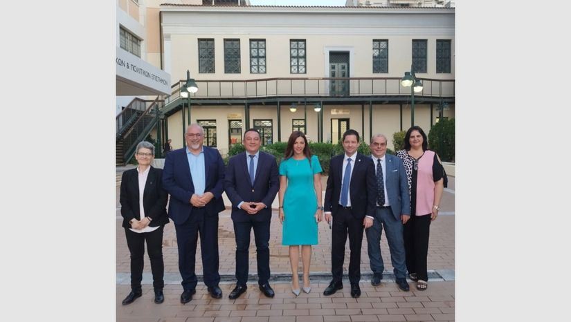 Επίσκεψη της Υπουργού Παιδείας, Θρησκευμάτων και Αθλητισμού στο Εθνικό και Καποδιστριακό Πανεπιστήμιο Αθηνών – Έτοιμοι προς χρήση οι χώροι στη Νομική Σχολή που ήταν κατειλημμένοι για πολλά έτη