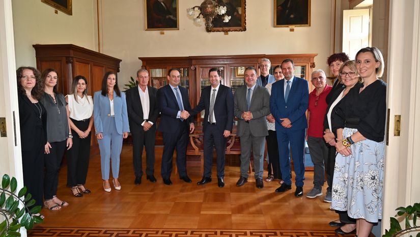 Υπογραφή Προγραμματικής Σύμβασης μεταξύ του Ε.Κ.Π.Α. και του Ι.Ε.Π. για την καταπολέμηση της ενδοσχολικής βίας και του εκφοβισμού