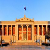 Συνεχίζεται με έντονο ενδιαφέρον το πρόγραμμα ξεναγήσεων στα Προπύλαια του Εθνικού και Καποδιστριακού Πανεπιστημίου Αθηνών