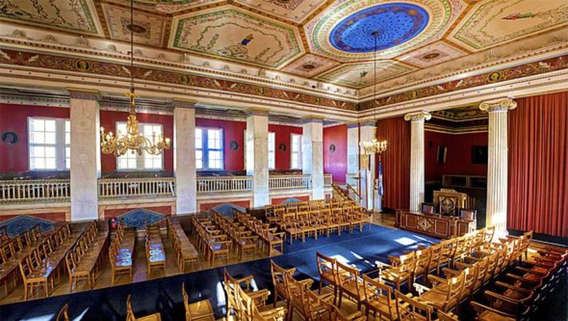 Ημερολόγια για το 2018 με το έμβλημα του ΕΚΠΑ